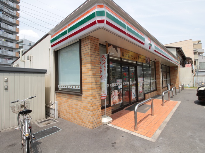 コンビニ　セブンイレブン（コンビニ）まで577m