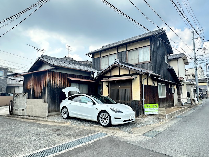建物外観　駐車場あり