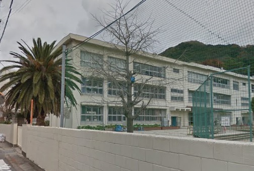 小学校　和歌山市立名草小学校（小学校）まで2037m