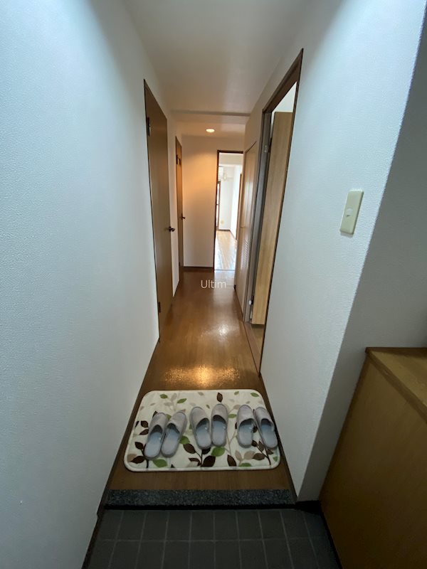 玄関　別部屋のお写真です。ご参考までに！