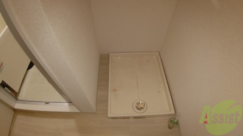 その他設備　洗濯パンが設置されており洗濯機も問題なく設置出来そうですね。