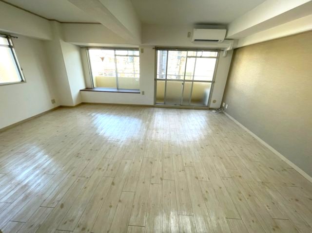 居室・リビング　イメージとして同建物他部屋を表示しています