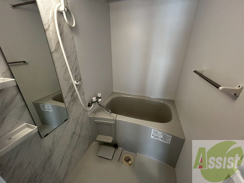 バス・シャワールーム　ユニットバスです。疲れを癒すのに欠かせませんね！