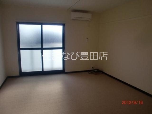 居室・リビング　同型写真