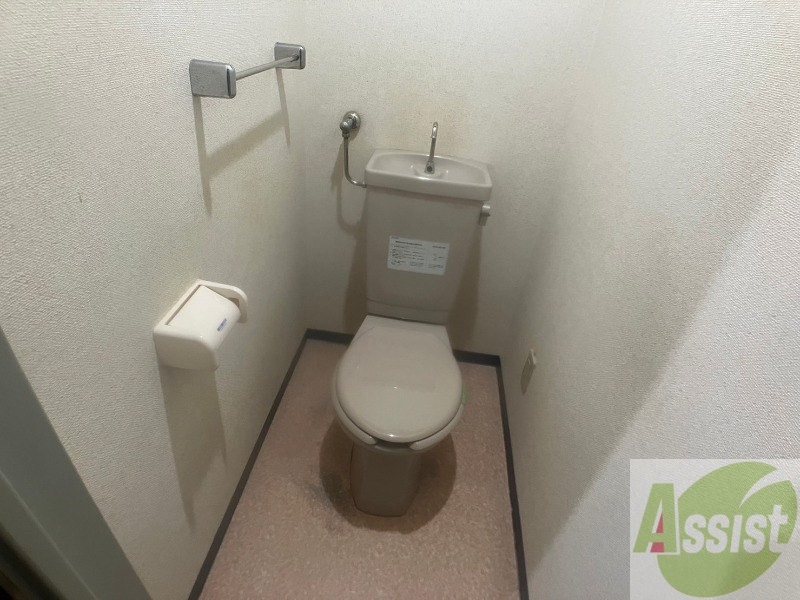 トイレ　こちらはトイレです。清潔感があり、安心して使用できます。