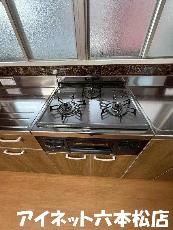 キッチン　料理もはかどりそうですね。