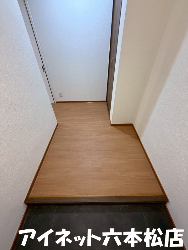 玄関　玄関収納完備。