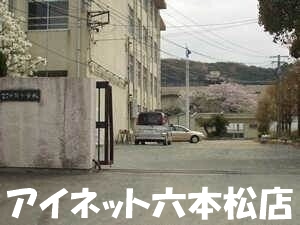 小学校　福岡市立小笹小学校（小学校）まで647m