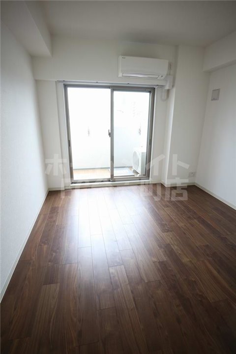 居室・リビング　こちらのリビングで趣味の時間をお楽しみください