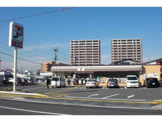 コンビニ　セブンイレブン野洲市役所前店（コンビニ）まで546m