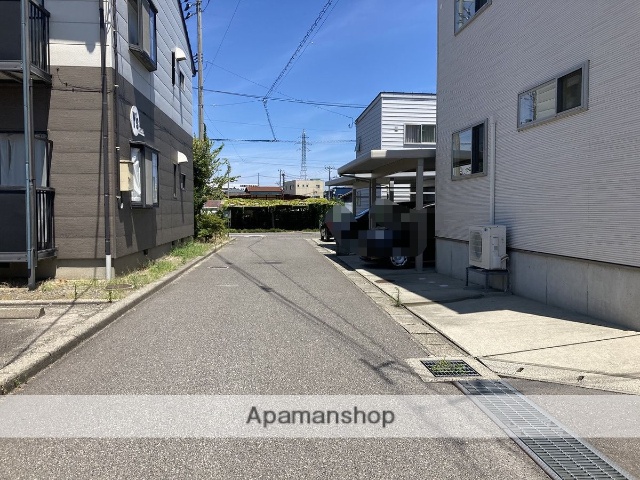 その他　前面道路（その他）まで0m