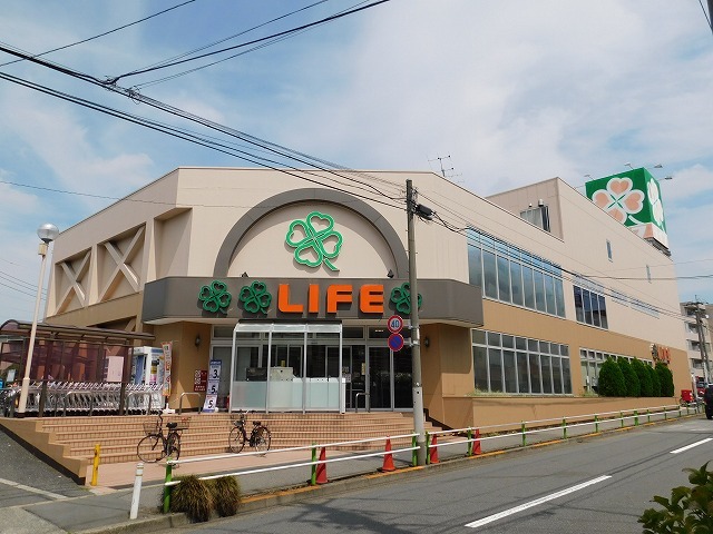 スーパー　ライフ赤塚店（スーパー）まで587m