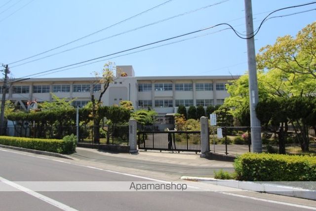 小学校　高松市立庵治小学校（小学校）まで249m
