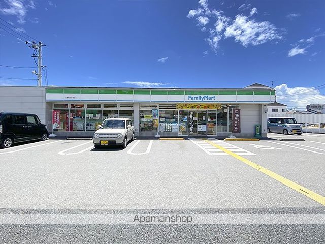 コンビニ　ファミリーマート（コンビニ）まで395m