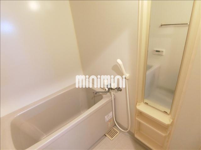 バス・シャワールーム　追焚き機能付きのお風呂。