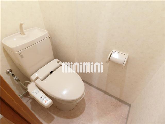 トイレ　温水洗浄便座付きのトイレです。