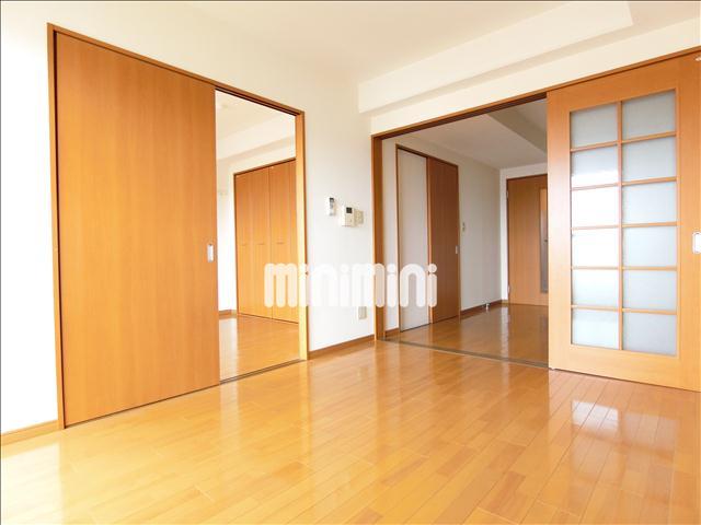 居室・リビング　ＤＫと隣の洋室は繋げてＬＤＫとしても使えます。