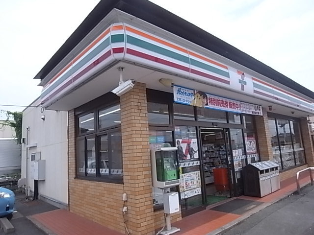 コンビニ　セブンイレブン（コンビニ）まで217m