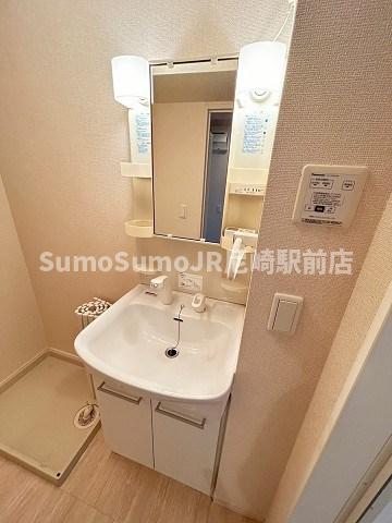 洗面設備　朝の支度にも助かる、独立の洗髪洗面化粧台