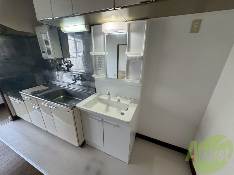 洗面設備　こちらに洗面台があります。朝の洗顔はこちらで。