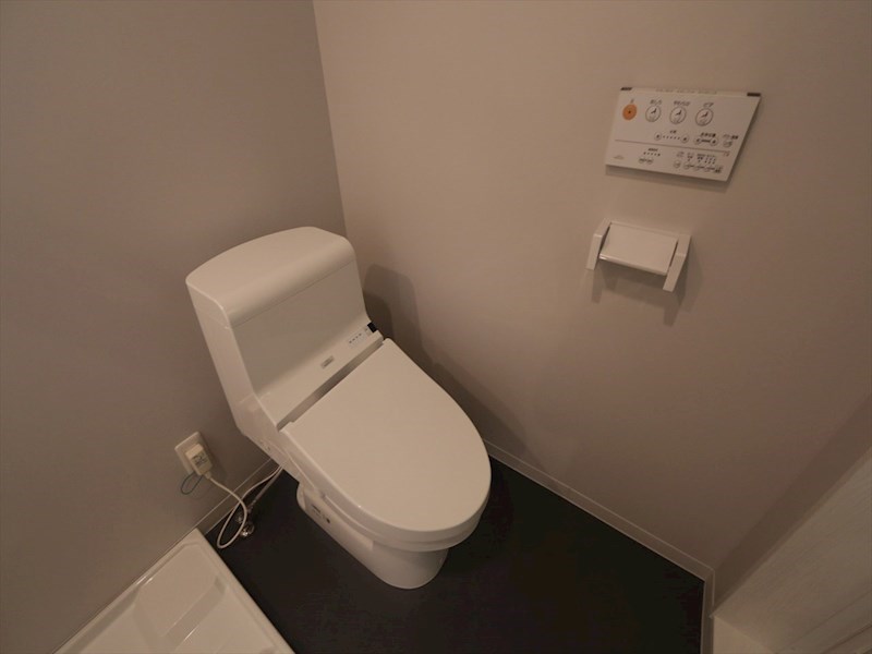 トイレ　温水洗浄暖房便座付トイレ