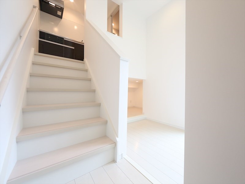 その他　お部屋に階段あり　下階洋室5.1帖　アンダーロフト4.7帖