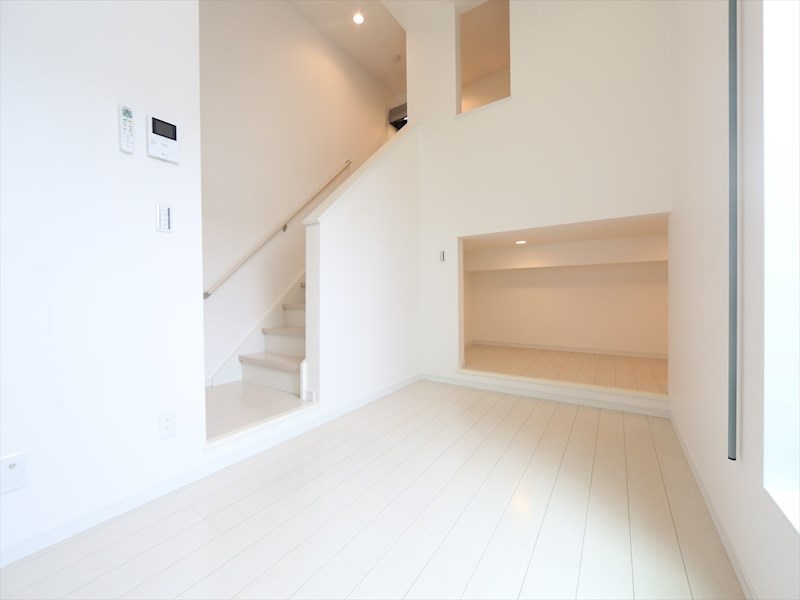 居室・リビング　洋室5.1帖　アンダーロフト4.7帖（収納でも使えます）