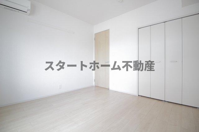 その他部屋・スペース　広くて明るい寝室