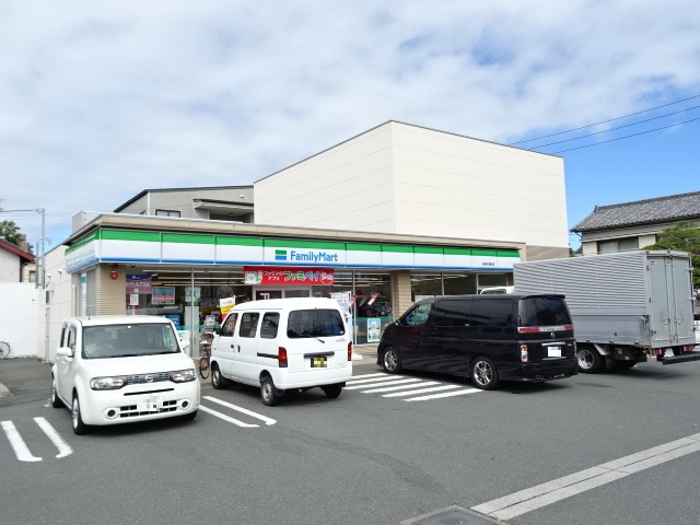 コンビニ　ファミリーマート（コンビニ）まで197m