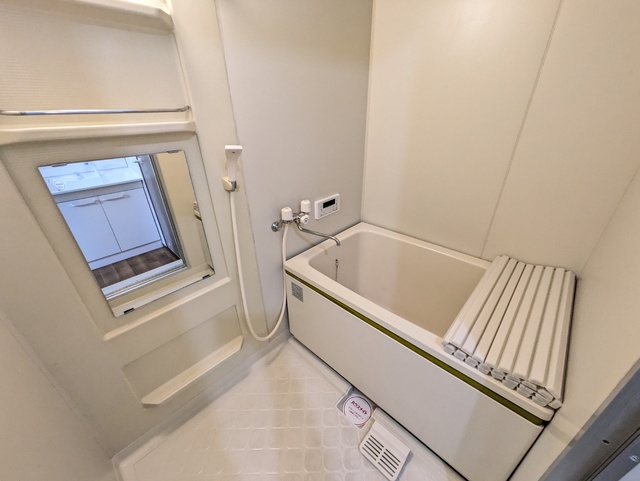 バス・シャワールーム　追焚給湯付きの浴室