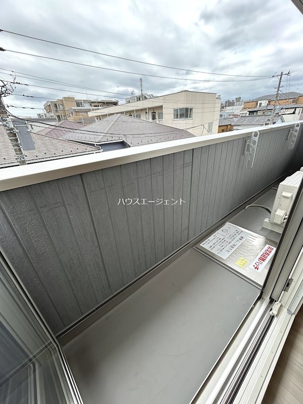 バルコニー　とても広いベランダで、洗濯物もたくさん干せます※別部屋参考