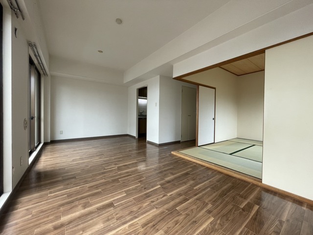 居室・リビング　※別号室の写真です。