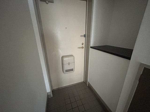 玄関　同物件別号室の写真です。