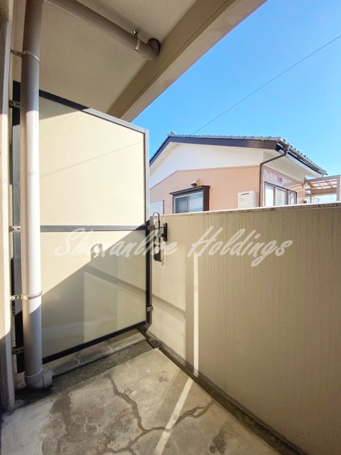 バルコニー　日当たり良好なバルコニー