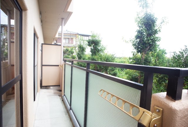 バルコニー　陽当たり良好なバルコニーです