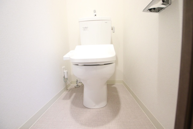 トイレ　※別室の参考写真の為、現況優先です。