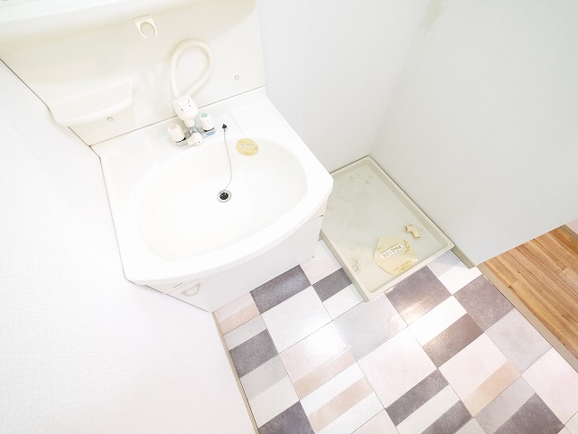 洗面設備　脱衣スペースもあります