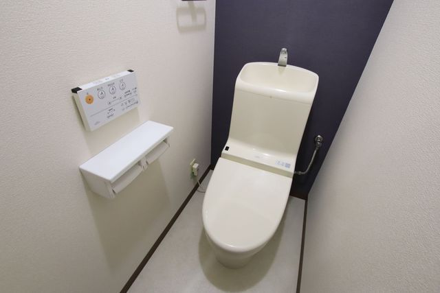 トイレ　温水洗浄便座