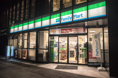 コンビニ　ファミリーマート 北参道駅前店（コンビニ）まで219m