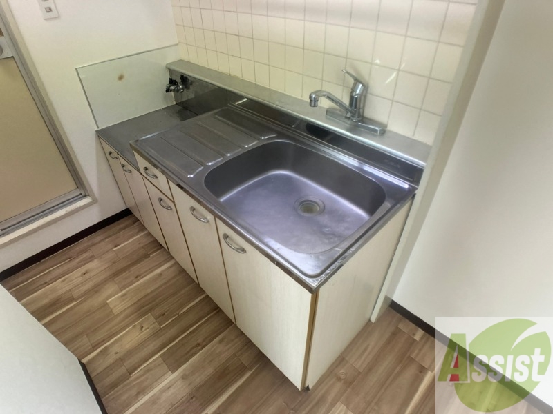 キッチン　洗い場が大きくて洗い物もしやすそうです。