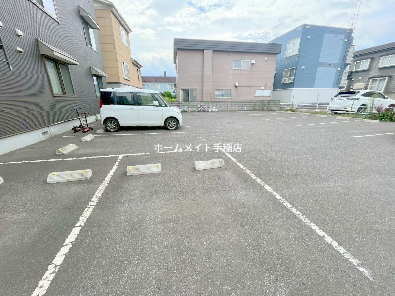 駐車場　駐車スペースでございます！