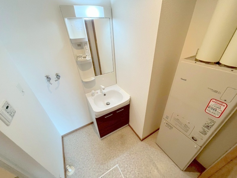 洗面設備　便利な洗面台付きでございます！