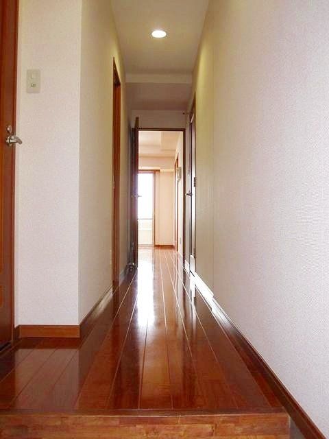 玄関　お部屋探しは株式会社　タウンハウジング　までお気軽にお問合…