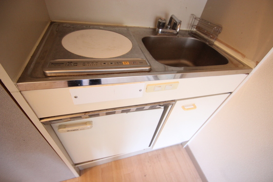 キッチン　※写真は別号室です