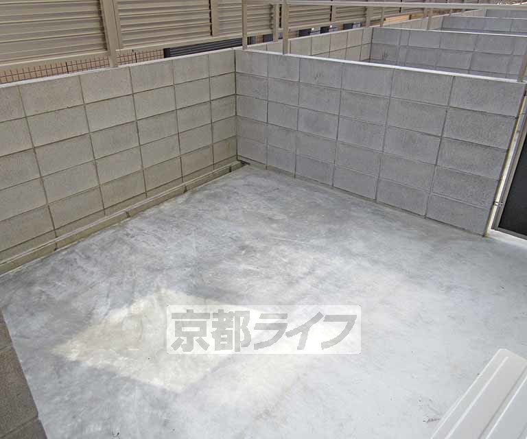 バルコニー　かなりスペースあります。