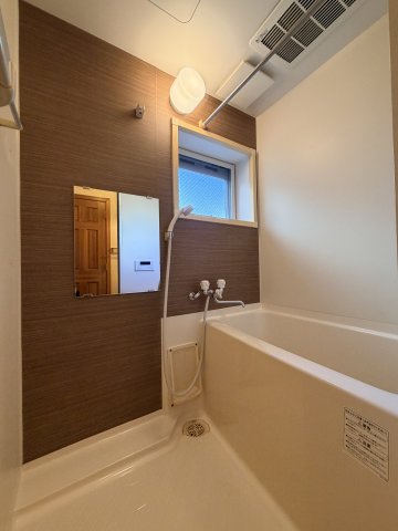 バス・シャワールーム　浴室乾燥機・追焚き付のバスルーム