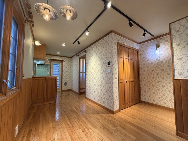 居室・リビング　優しい木目調の居室