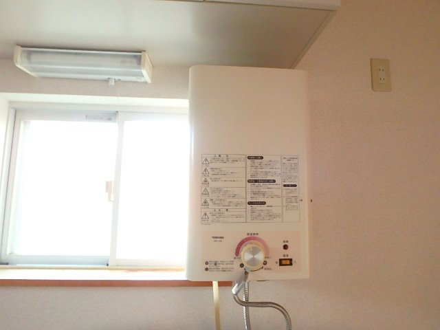 その他設備　給湯器付いています