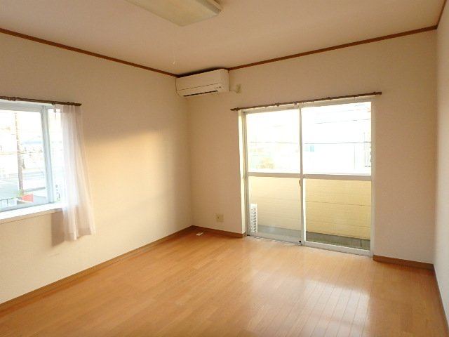 居室・リビング　出窓が付いています