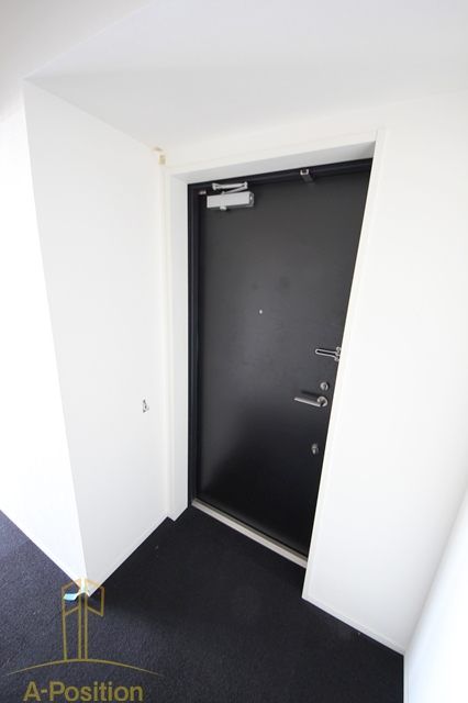 玄関　W.O.B.NISHIUMEDA（ウォブニシウメダ）